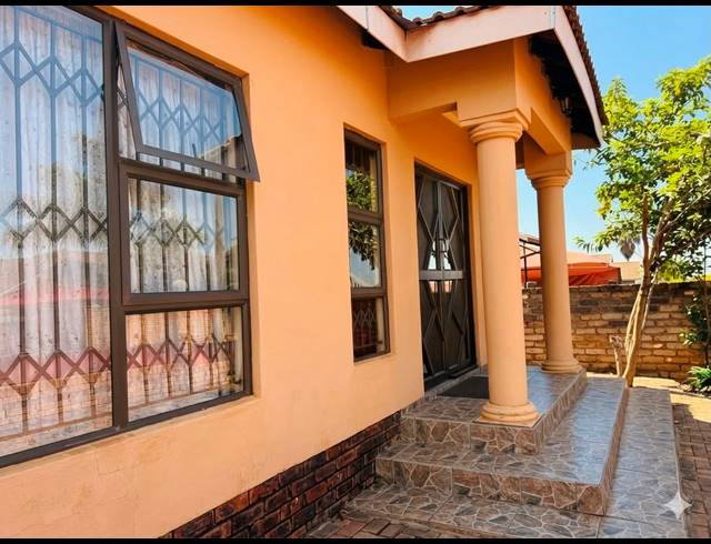 2 BEDROOM HOUSE FOR SALE IN GEELHOUTPARK